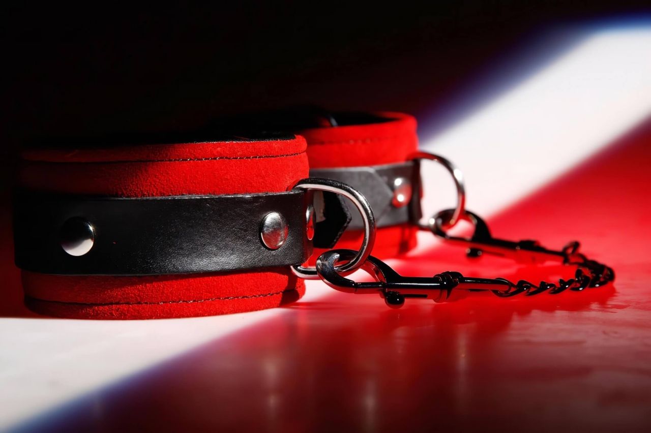 ZADO - bőr bokabilincs (piros) ZADO - bőr bokabilincs (piros)