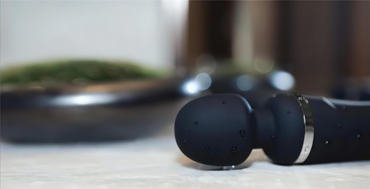 LOVENSE Domi 2 - okos masszírozó vibrátor (fekete) LOVENSE Domi 2 - okos masszírozó vibrátor (fekete)