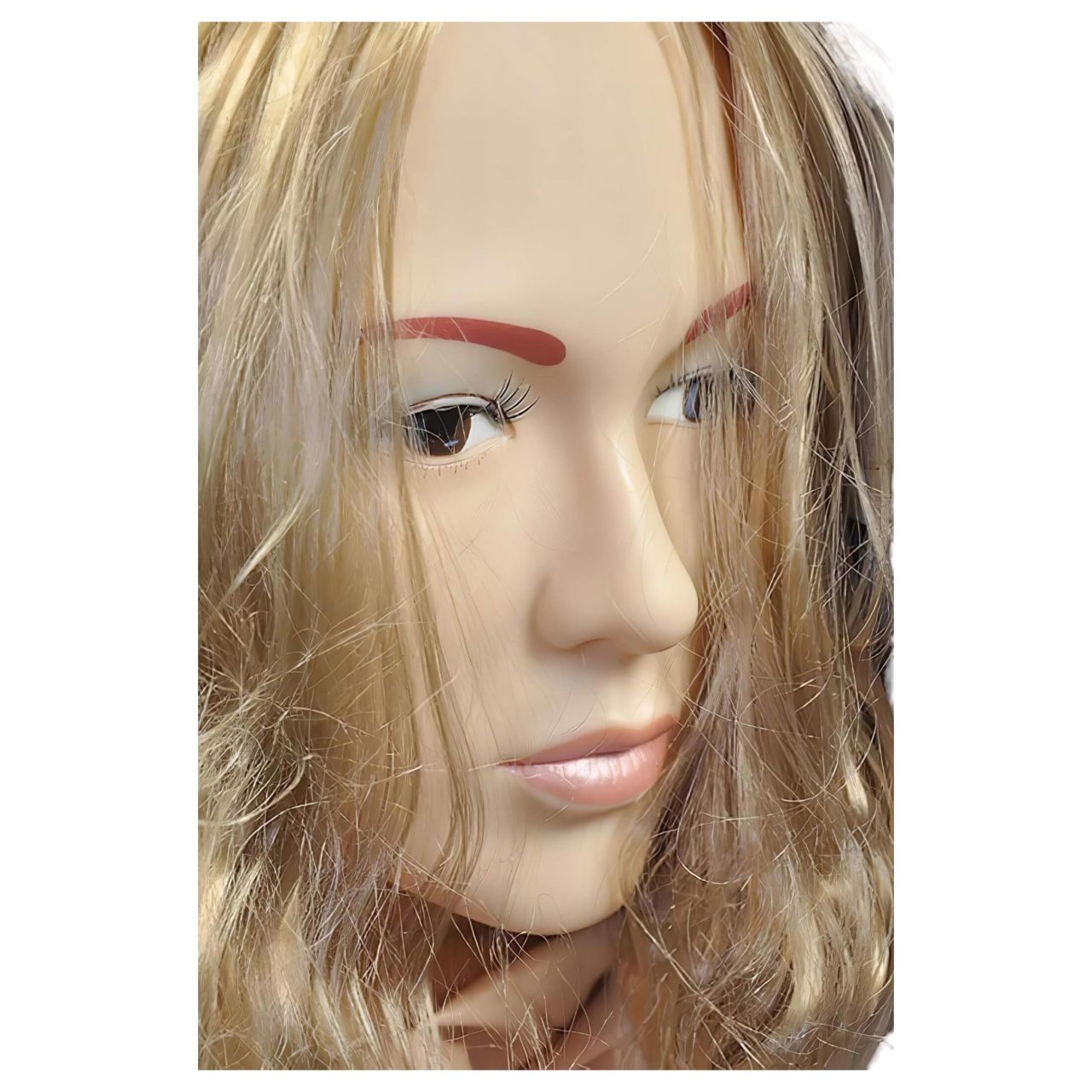 Antonya Vidra - guminő félig felhúzott lábbal Antonya Vidra - guminő félig felhúzott lábbal