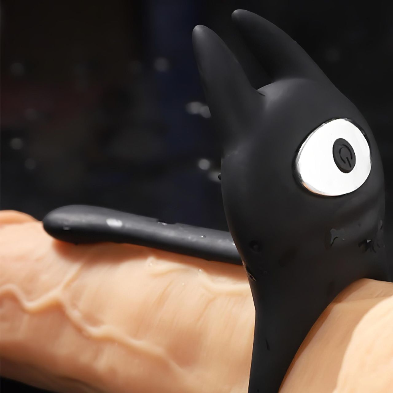 AlvUp - vibrációs péniszgyűrű csiklóizgatóval (fekete)